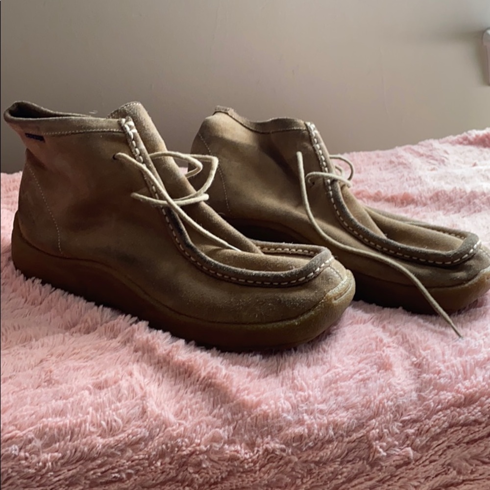 Report booties